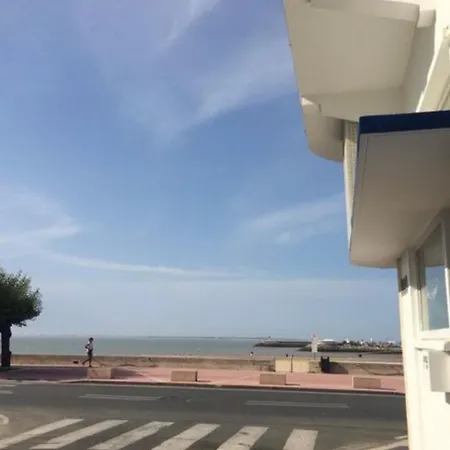 Joli Studio, 4 Personnes Max, 50m Royan