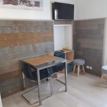 Joli Studio, 4 Personnes Max, 50m Apartment Royan