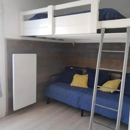 Joli Studio, 4 Personnes Max, 50m * Royan